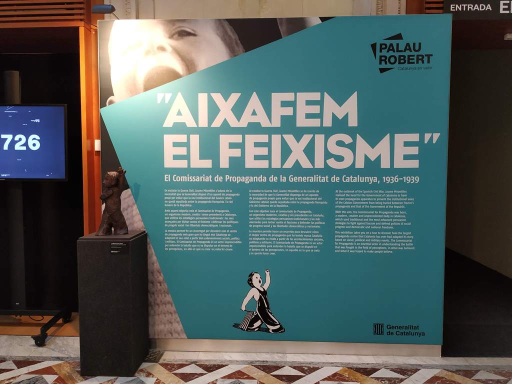 Entrada de l'exposició Aixafem el feixisme al Palau Robert