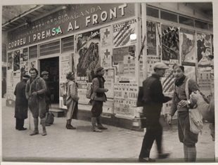 Fotografia del pavelló Correu i premsa al front